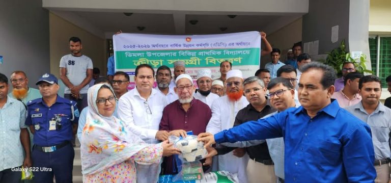তরুণ প্রজন্মকে খেলাধুলায় আগ্রহী করতে ডিমলায় ক্রীড়া সামগ্রী বিতরণ
