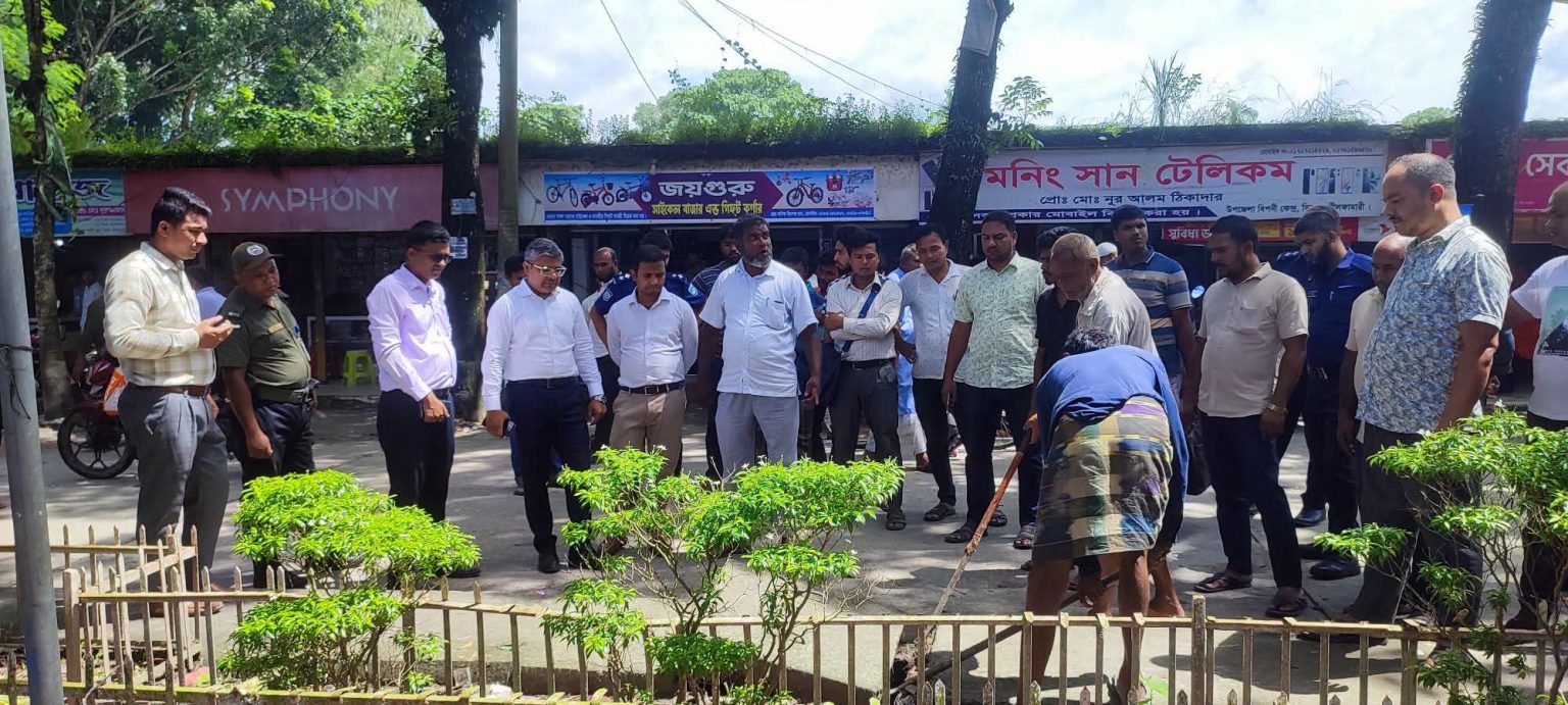 জলাবদ্ধতা নিরসনে উপজেলা প্রশাসনের বিশেষ অভিযান