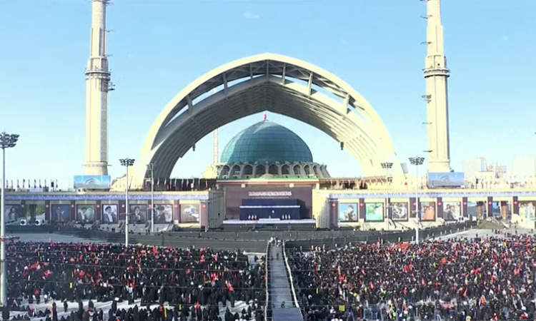 শোকযাত্রার আগে আয়াতুল্লাহ আলী খামেনির জানাজায় জনতার ঢল