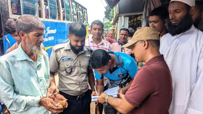গোপন সংবাদের ভিত্তিতে পূর্বধলায় অভিযান, ইয়াবাসহ গ্রেপ্তার ১