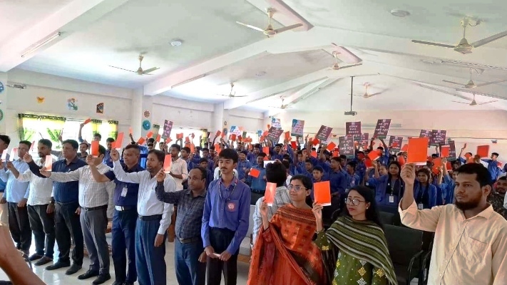 মাদক ও বাল্যবিবাহ রুখতে লাল কার্ড দেখালো দুর্গাপুরের শিক্ষার্থীরা