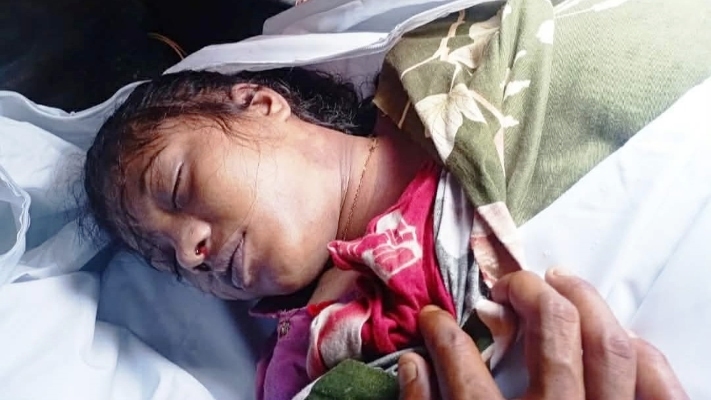 মোহনগঞ্জে মেঝেতে মিলল গৃহবধূর লাশ, হত্যার অভিযোগ স্বজনদের