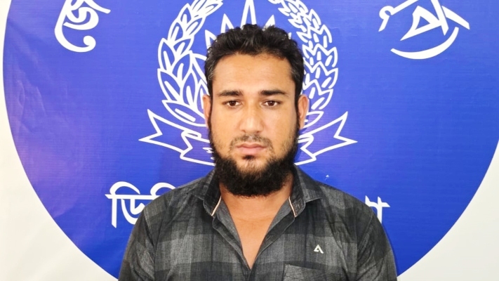 কলমাকান্দায় ব্যবসার আড়ালে অনলাইন জুয়া, ডিবির হাতে আটক যুবক