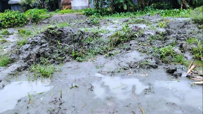 কেন্দুয়ায় পাকাকরণের প্রক্রিয়ায় থাকা সড়ক কেটে সাবাড়, ভোগান্তিতে এলাকাবাসী