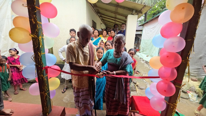 ভাঙা চাল আর পলিথিনের দিন শেষ, শেষ বয়সে সুখের ঠিকানা পেলেন হাজং দম্পতি