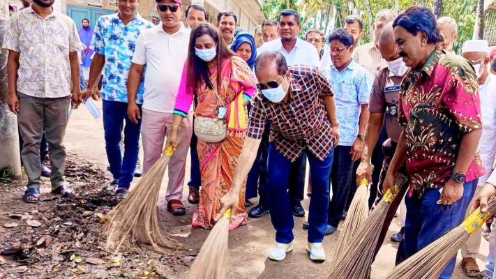 ‘রাখব চারপাশ পরিষ্কার’: ডেঙ্গু মোকাবিলায় কেন্দুয়ায় প্রশাসনের পরিচ্ছন্নতা কার্যক্রম