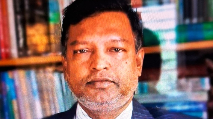 শিক্ষার্থীদের উপহারের ফ্রিজ নিজ বাসায় নিলেন বিভাগীয় প্রধান, কলেজে ক্ষোভ
