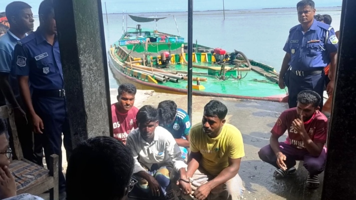 খালিয়াজুরীতে বালু খেকোদের জরিমানা, পরিত্যক্ত বাড়িতে জুয়ার আসরে আটক ৬