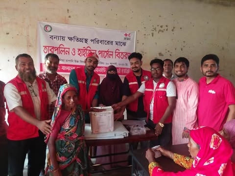 ডিমলায় বন্যায় ক্ষতিগ্রস্ত পরিবারের মাঝে তারপলিন ও হাইজিন পার্সেল বিতরণ