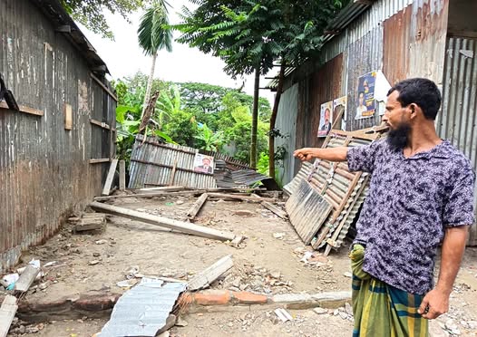 ঈশ্বরগঞ্জে ব্যবসায়ীর দোকান ভাঙচুর ও কুপিয়ে গুঁড়িয়ে দেওয়ার অভিযোগ