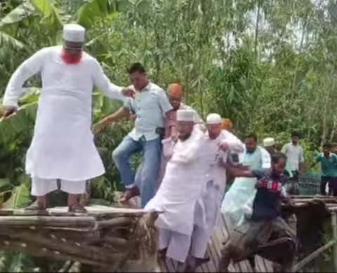 ডিমলায় কাঠের সাঁকো ভেঙে পড়লেন জামায়াত নেতারা, রক্ষা পেলেন এমপি