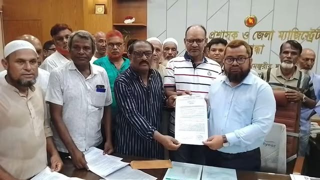 ৭ দফা দাবি আদায়ে গাইবান্ধা জেলা প্রশাসকের কাছে দলিল লেখক সমিতির স্মারকলিপি।