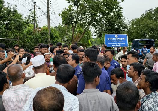 ঈশ্বরগঞ্জে এক সপ্তাহ বিদ্যুৎহীন: পিডিবি অফিসে গ্রাহকদের হামলা