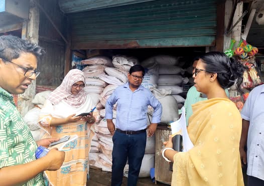 ঈশ্বরগঞ্জে অবৈধ সার মজুদ, ৩৫ হাজার টাকা জরিমানা ও এক মাসের জেল
