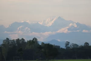 শীতের আগেই কাঞ্চনজঙ্ঘার উঁকি, মুগ্ধতার টানে পঞ্চগড়ে ছুটছেন পর্যটকরা