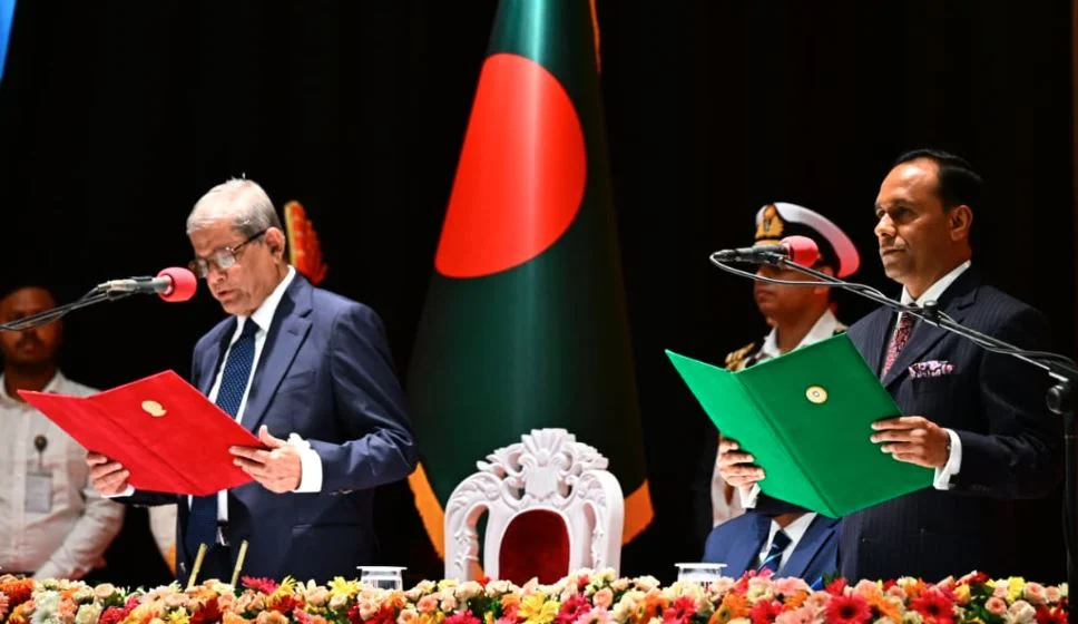 ২৩তম রাষ্ট্রপতি হিসেবে শপথ নিয়েছেন মির্জা ফখরুল