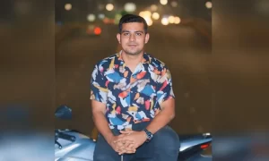 বাইক রাইড শেয়ারিংয়ের আয়ে ঢাবি শিক্ষার্থীর ফর্ম ফিলাপের অর্থ দিলেন ছাত্রদল নেতা