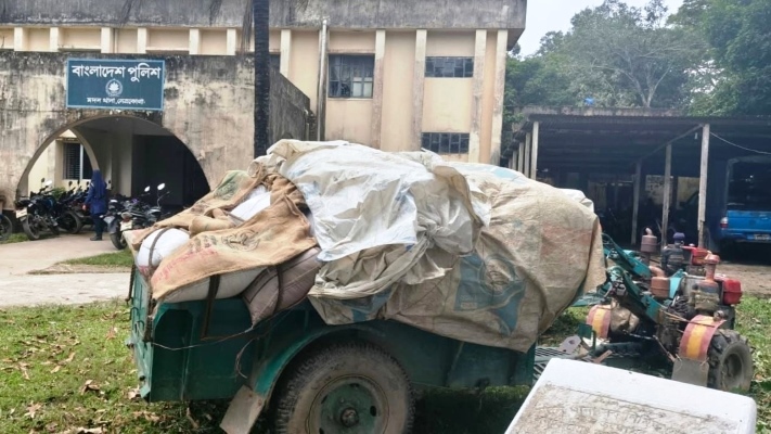 মদনে সরকারি চাল পাচারের চেষ্টা নস্যাৎ: ২ হ্যান্ডট্রলি ও চালক থানায়