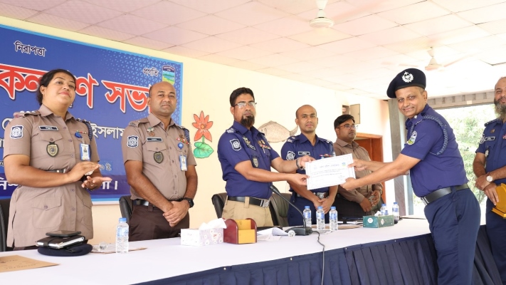 সীমান্তবর্তী দুর্গাপুরে আইনশৃঙ্খলা রক্ষায় অনন্য ভূমিকা: শ্রেষ্ঠত্বের মুকুট শাকেরের