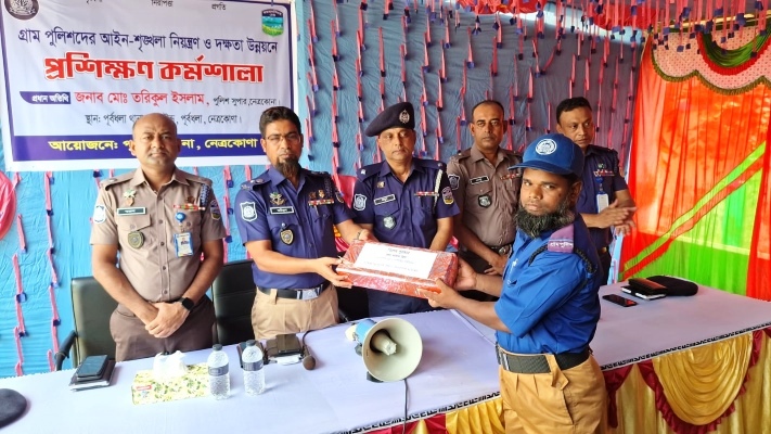 দেশ আমাদের মা, তাকে ভালোবাসতে হবে: নেত্রকোনার পুলিশ সুপার