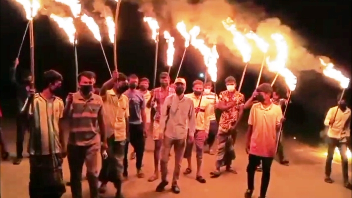 নেত্রকোনায় যুবলীগের আকস্মিক মশাল মিছিল: ট্রাইব্যুনালের রায়ের প্রতিবাদ