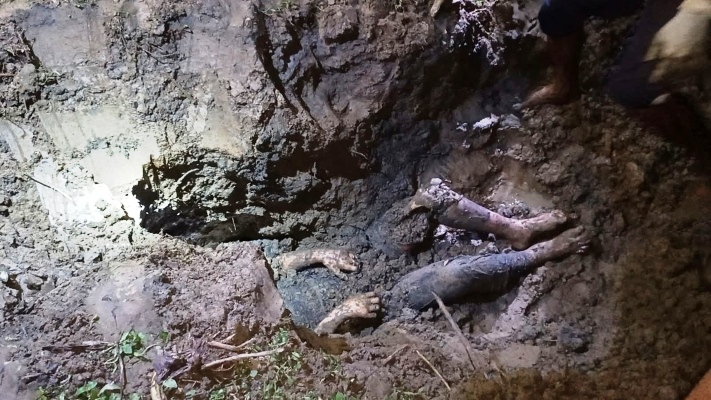 ওড়না পেঁচিয়ে হত্যা: নেত্রকোনায় বাড়ির পাশেই পুঁতে রাখা হলো নাজুকে
