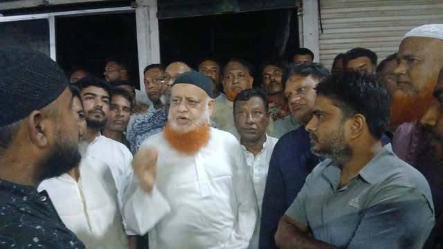 নাগরপুর বাজারে অগ্নিকাণ্ডে ক্ষতিগ্রস্ত দোকান পরিদর্শনে এমপি লাভলু