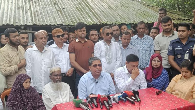 শহীদ আবু সাঈদের বাড়ি ও কবরস্থানের জন্য ১ কোটি টাকা দেওয়ার ঘোষণা