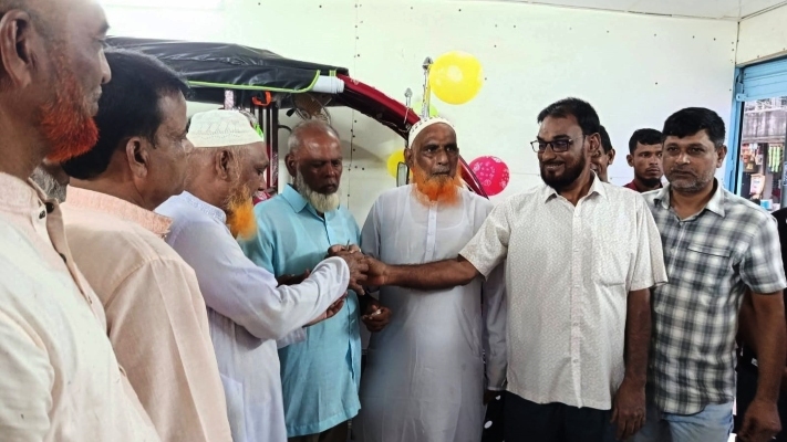 কলমাকান্দায় অসুস্থ বিএনপি নেতার পরিবারকে ইজিবাইক দিলেন কায়সার কামাল