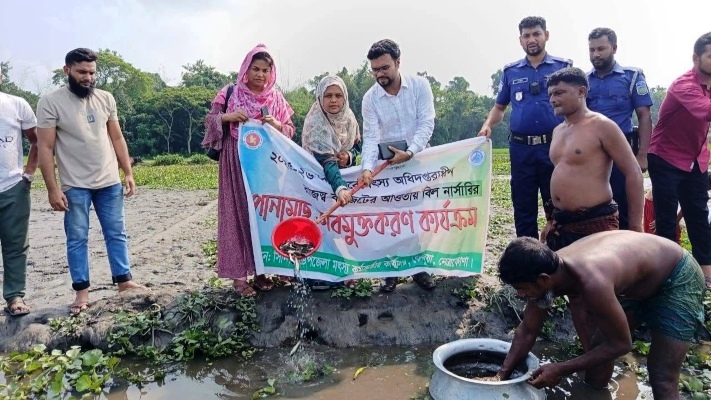 কেন্দুয়ার মোড়াই বিলে মারণফাঁদ পুড়িয়ে ছাই, বিলে প্রাণ ফেরাল প্রশাসন