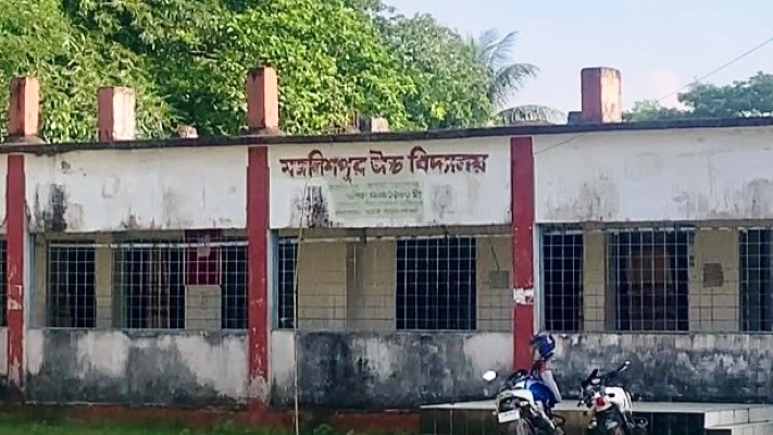 বইয়ের প্রলোভনে ছাত্রীকে যৌন নিপীড়ন, কেন্দুয়ায় অভিযুক্ত দপ্তরি