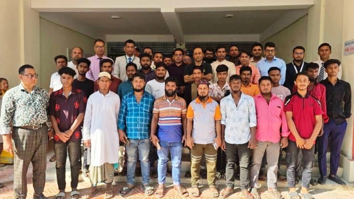 কলমাকান্দার জামদানি কারিগরদের স্বাবলম্বী করার পথে ডেপুটি স্পিকার