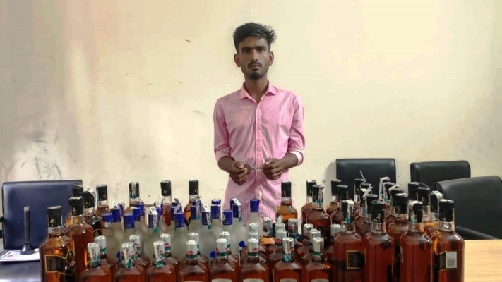 নেত্রকোনায় ডিএনসি’র অভিযানে বিলাতী মদসহ যুবক আটক