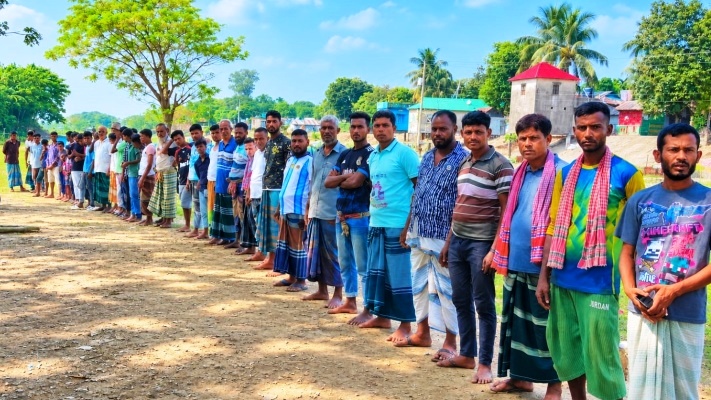 মসজিদ-মন্দিরের আয়ের উৎস ‘কলাগাছিয়া খাল’ দখলের প্রতিবাদে মানববন্ধন