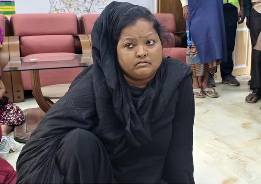 ফ্যামিলি কার্ড করে দেওয়ার নামে প্রতারণার অভিযোগে নারী আটক
