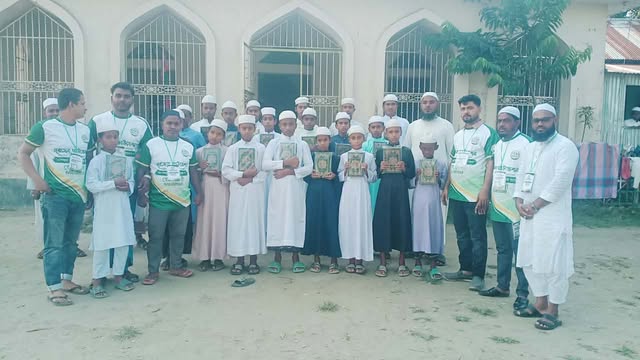 নান্দাইলে মাদ্রাসার শিক্ষার্থীদের মাঝে পবিত্র কুরআন শরীফ বিতরণ