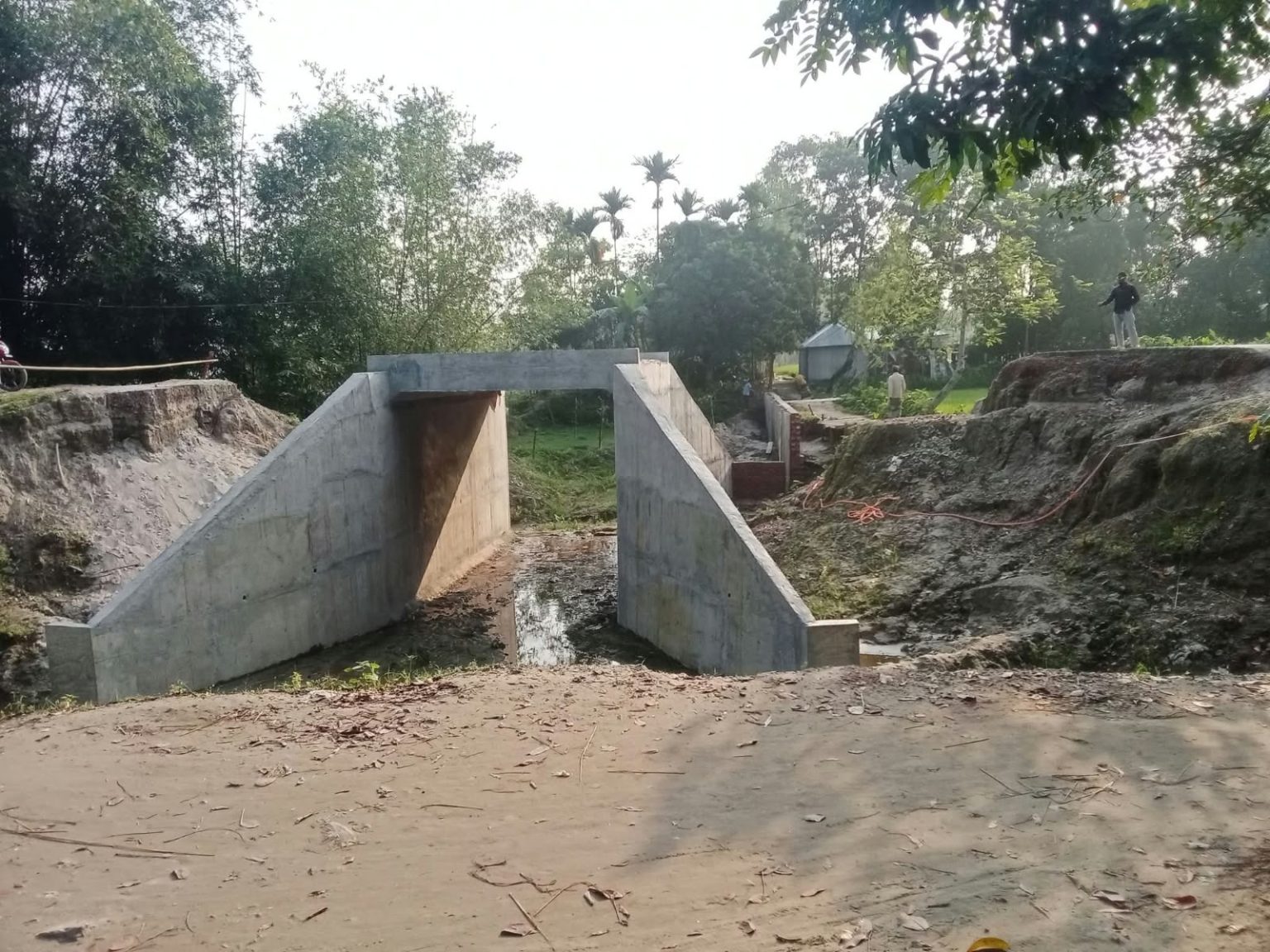 কালভার্ট নির্মাণ শেষ, দেড় মাসেও নেই সংযোগ সড়ক
